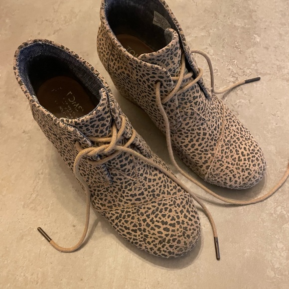 Toms cheetah booties size 7 - Picture 5 of 6